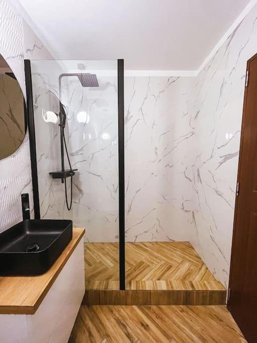 Quickspace Modern Concept Бухарест Екстер'єр фото